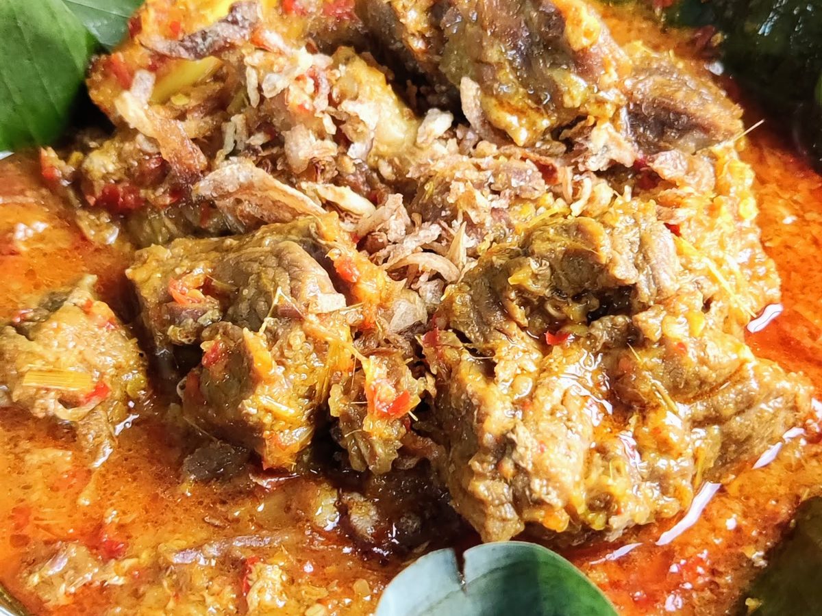 Keto at the hawker centre in Singapore, halal keto Daging Masak Cili from Kyla With Keto